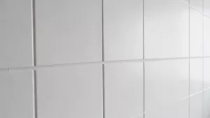 Płytki 60x120 na ścianę jak układać